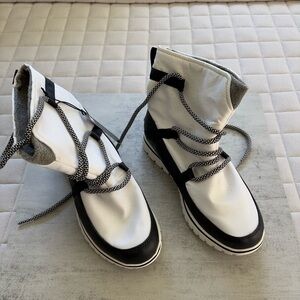 Sorel Women’s Cozy Explorer Insulated Waterproof Winter Boot